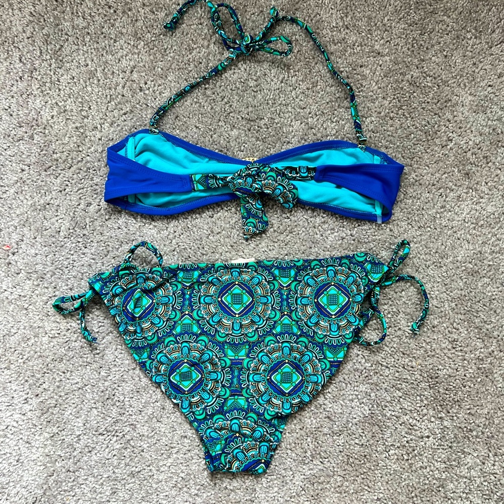 Bikini - Picture 2 of 5